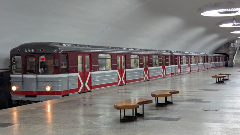 метро Харькова Поезда