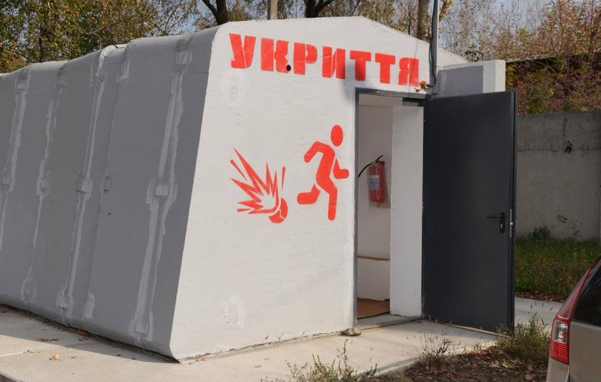 Для працівників «Харківобленерго» встановили десять мобільних укриттів