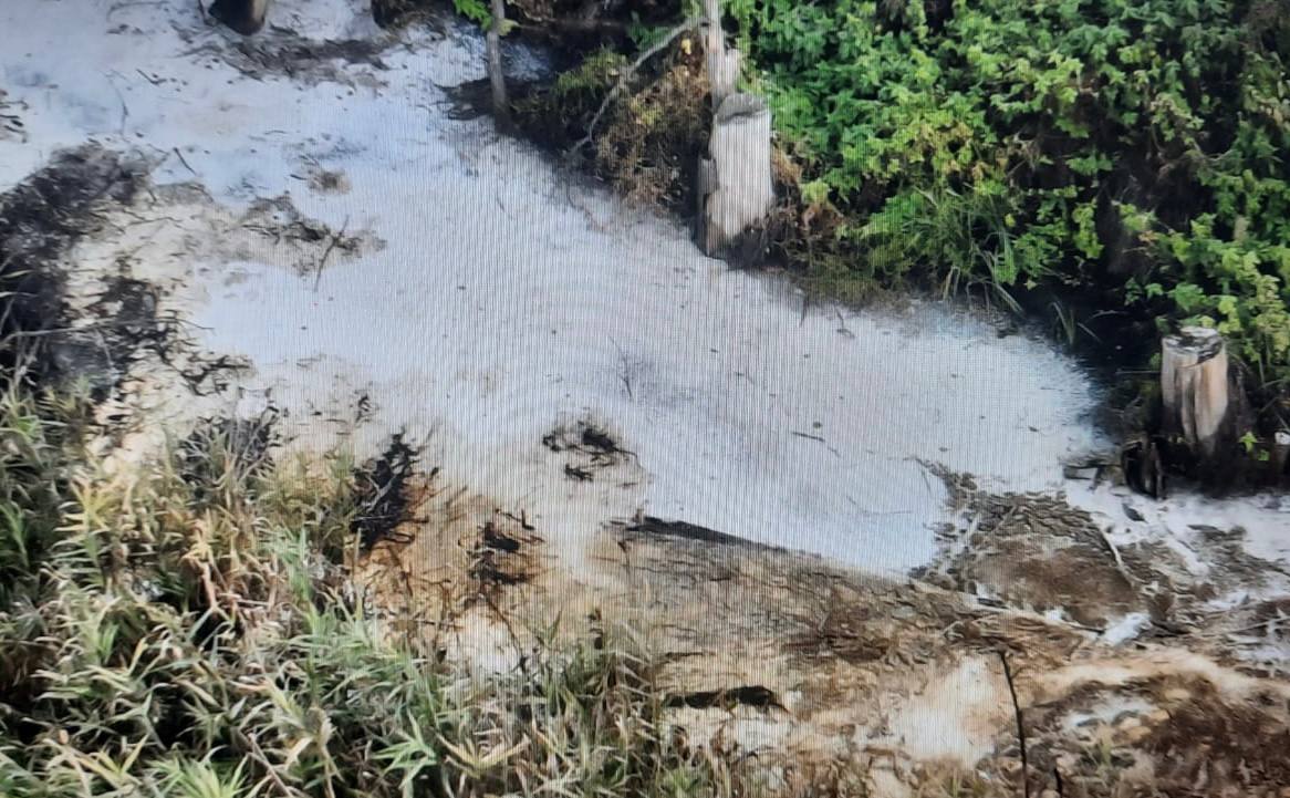 Вода неприродного білого кольору в річці Мерла у Павлівці