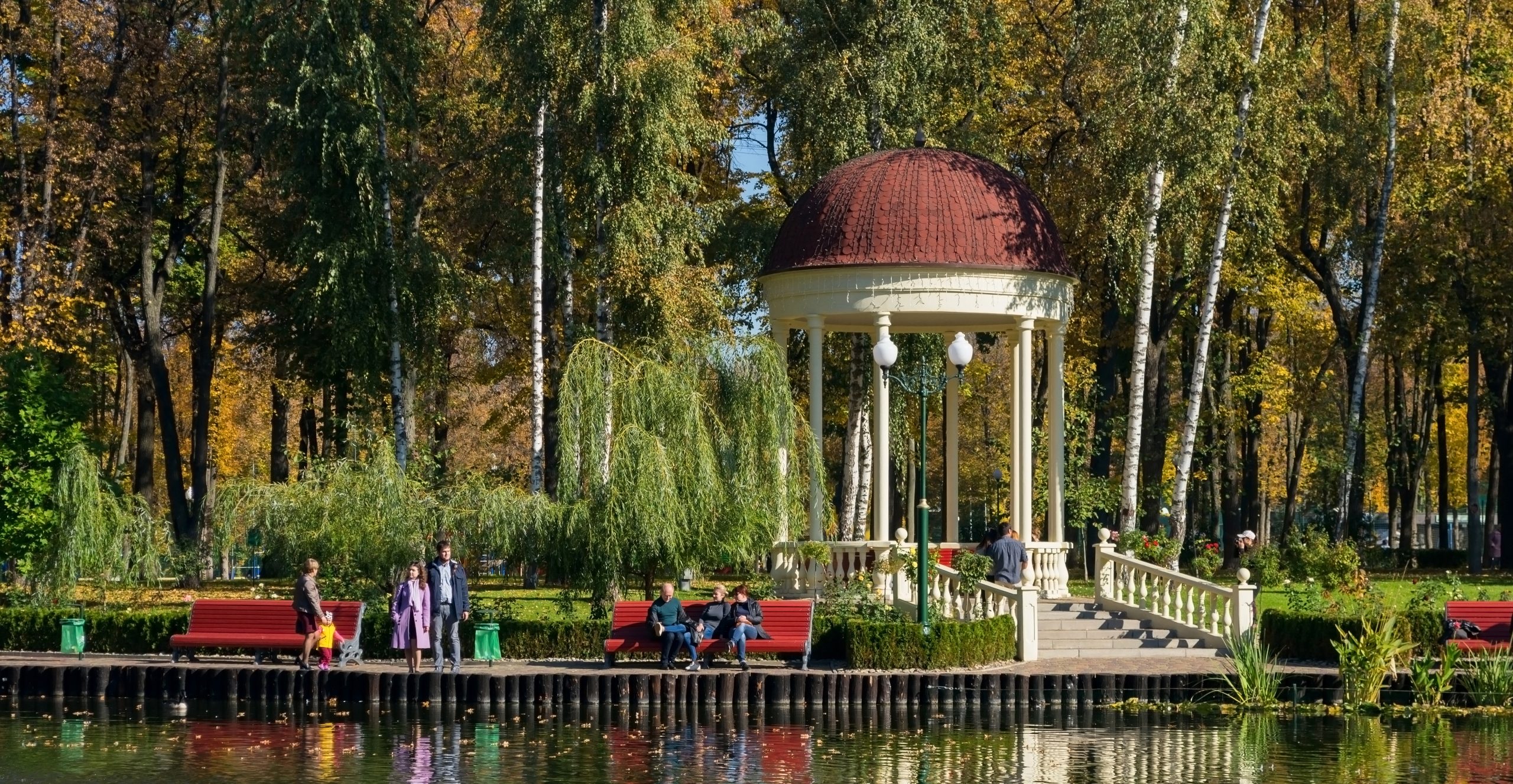 Альтанка в Центральному парку Харкова
